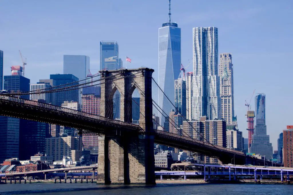 Brooklyn Bridge mit Skyline von New York