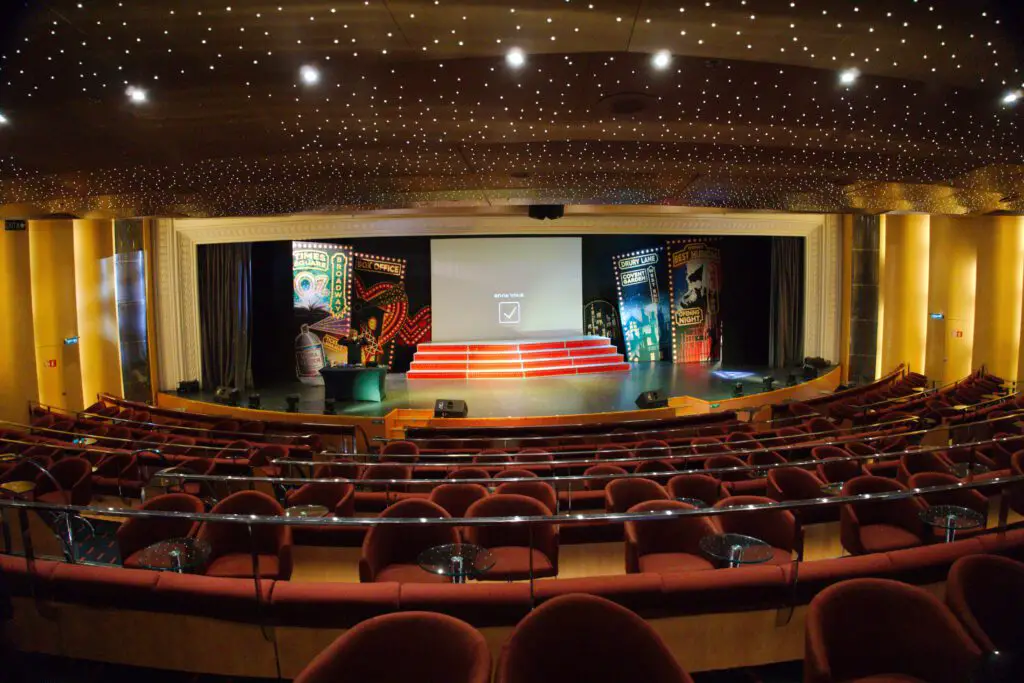 Theater auf dem Kreuzfahrtschiff MSC Armonia