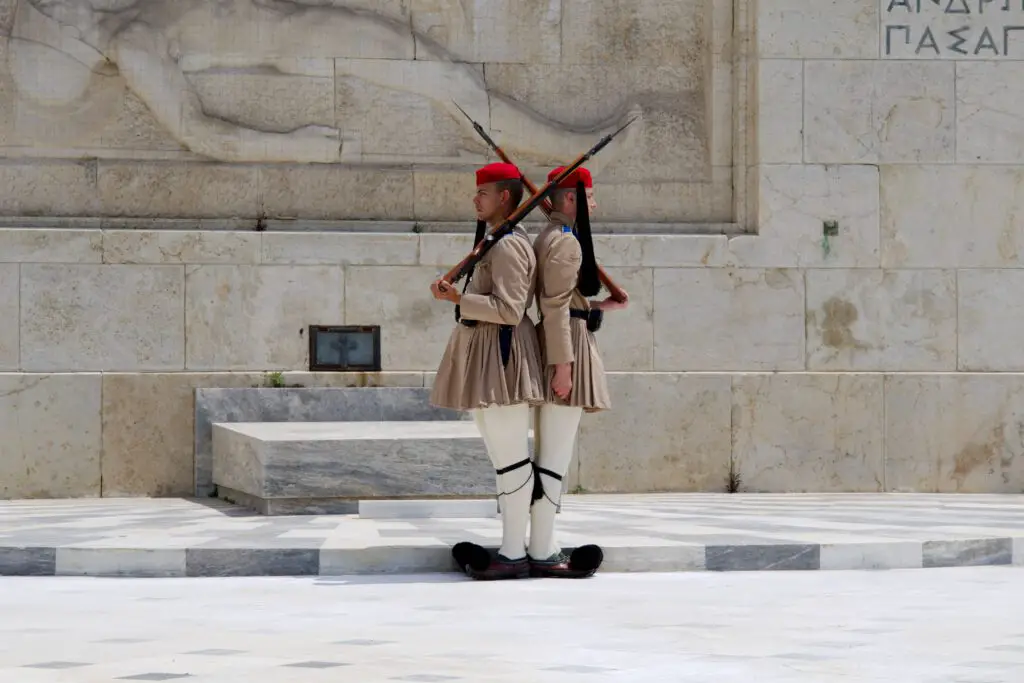 Wache vor dem Denkmal des Unbekannten Soldaten in Athen