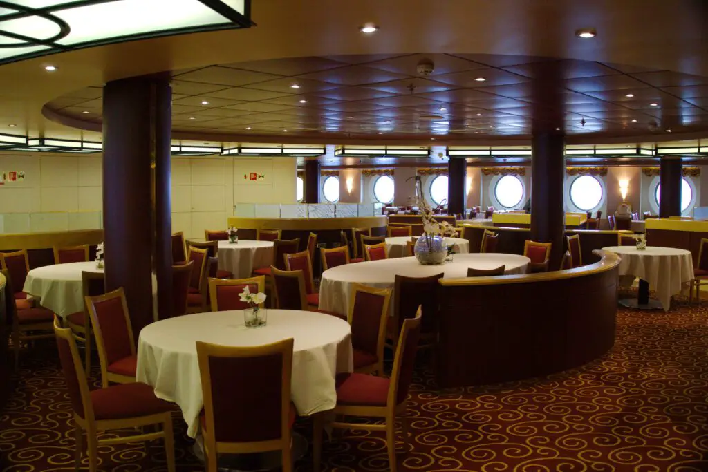 Restaurant auf dem Kreuzfahrtschiff MSC Armonia