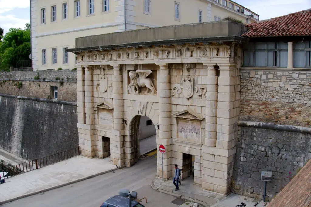 Altes Stadttor in Zadar in Kroatien