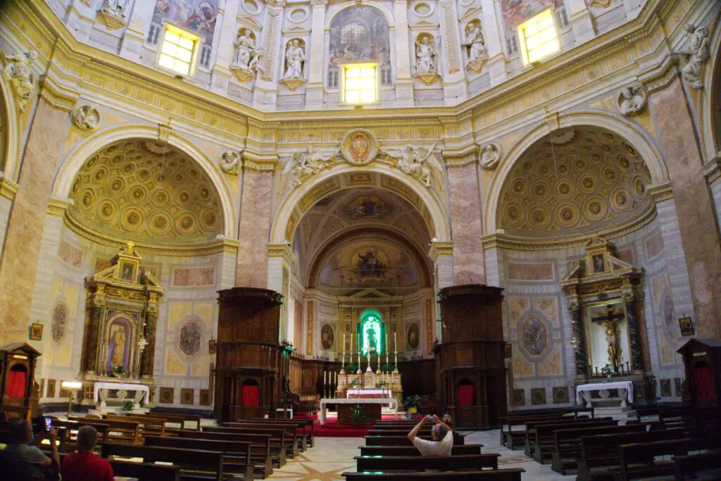 Basilica di Santa Margherita im Inneren in Montefiascone
