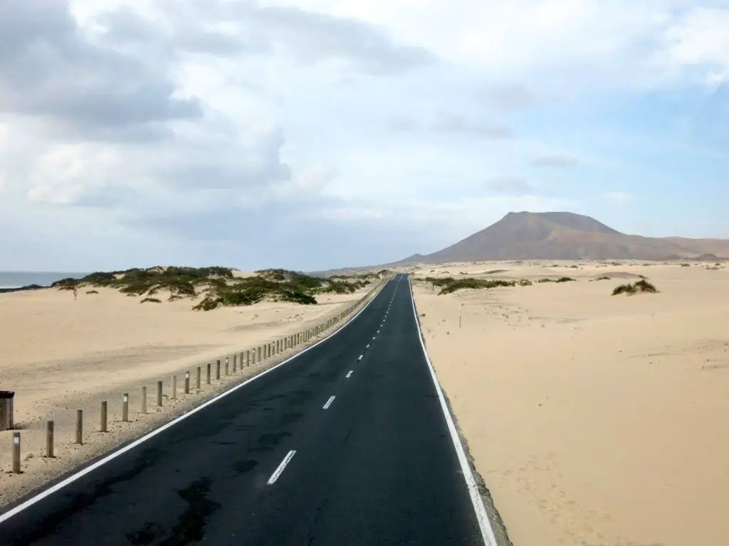 Straße auf der Kanarischen Insel Fuerteventura