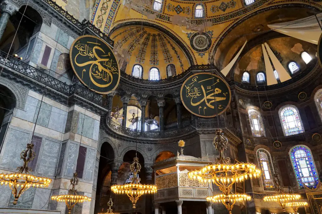 Das Innere der Moschee Hagia Sophia in Istanbul