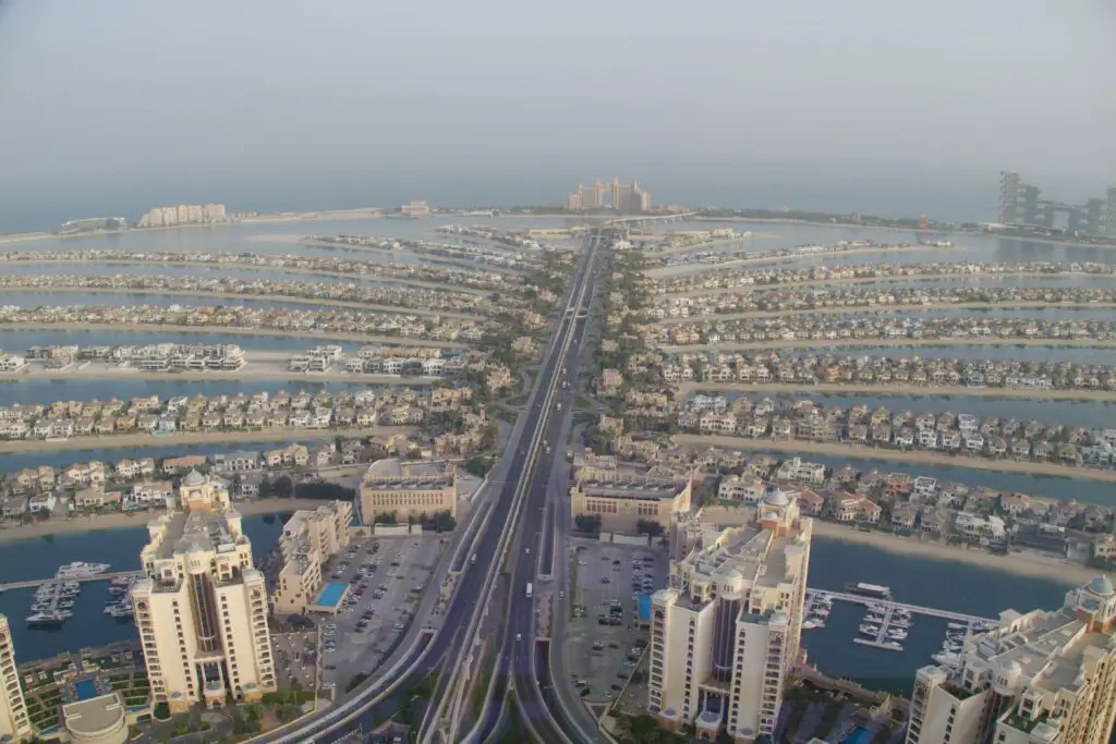 Aussicht von The View at the Palm auf Palm Jumeirah in Dubai