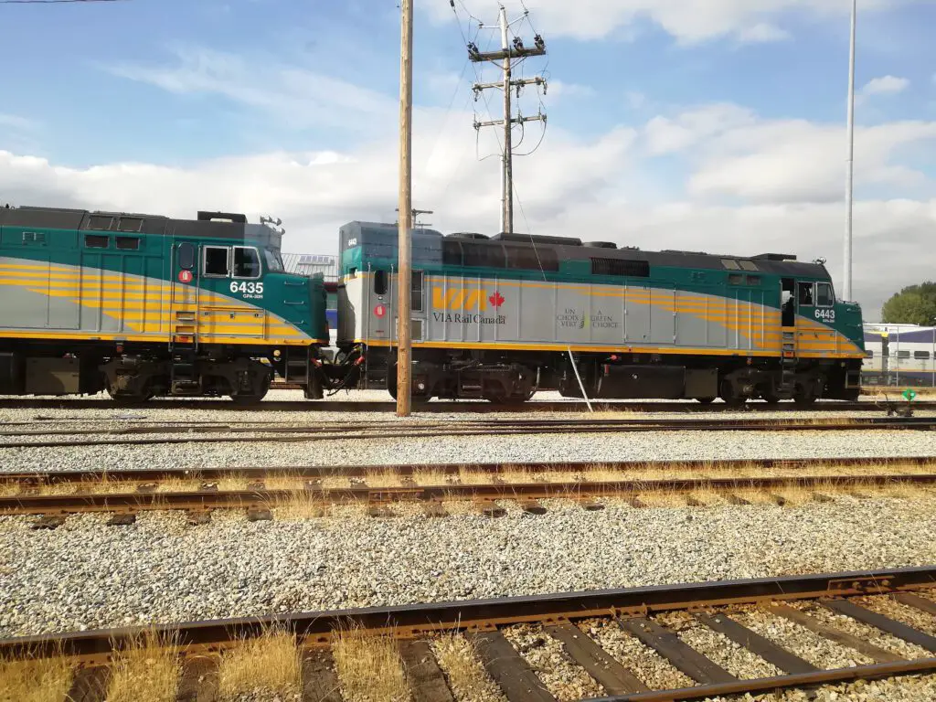 Ein Zug der kanadischen Eisenbahngesellschaft VIA Rail Canada in Vancouver.