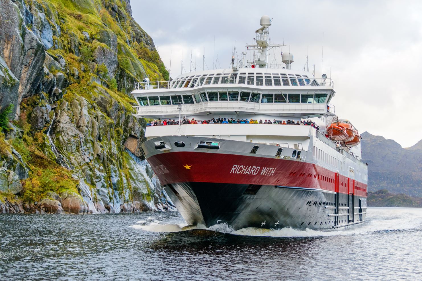 MS Richard With in Trollfjorden © Robert Cranna, Hurtigruten Group