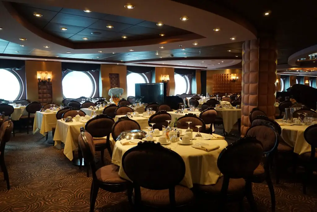 Das Hauptrestaurant Black Crab an Bord der MSC Divina