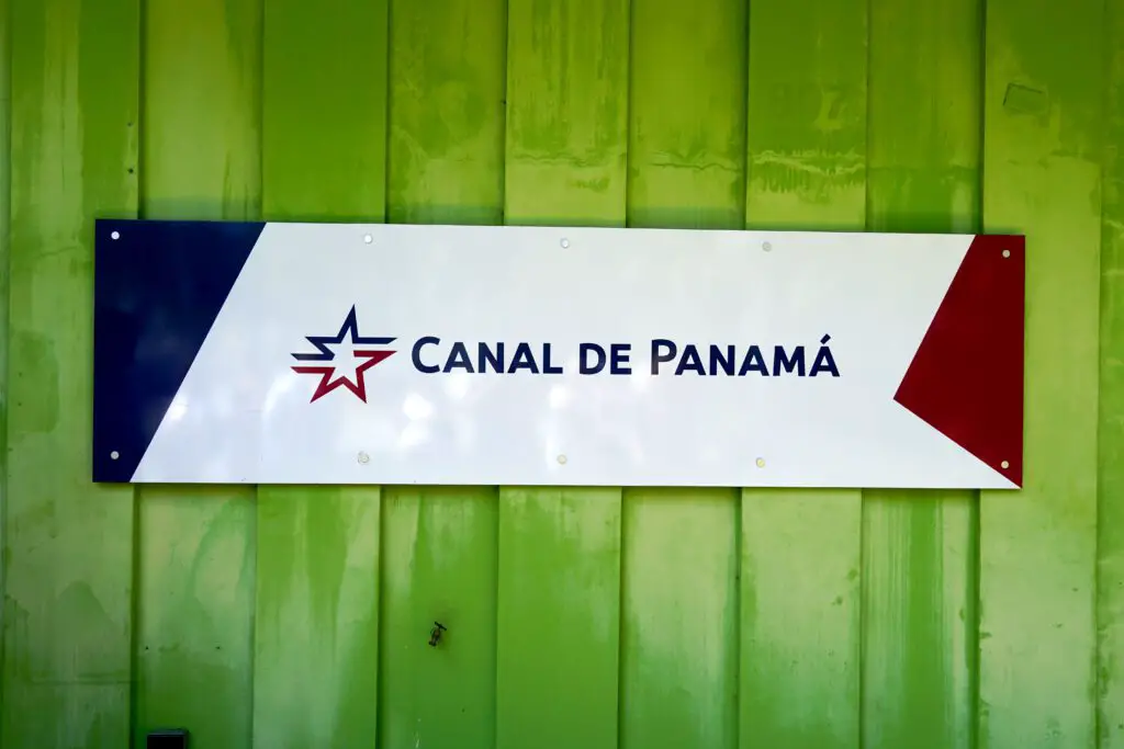 Schild am Besucherzentrum Panamakanal