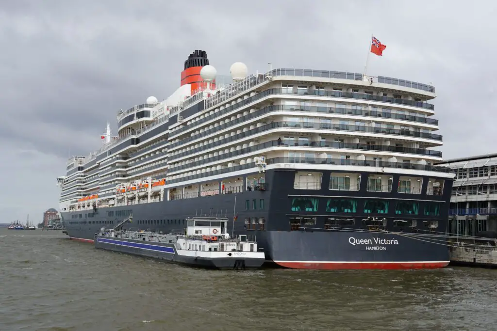 Das Kreuzfahrt Schiff Queen Victoria der Cunard Line in Hamburg