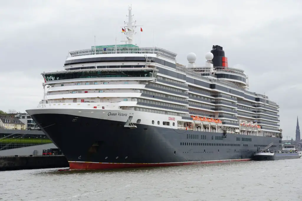 Das Kreuzfahrtschiff Queen Victoria der Cunard in Hamburg