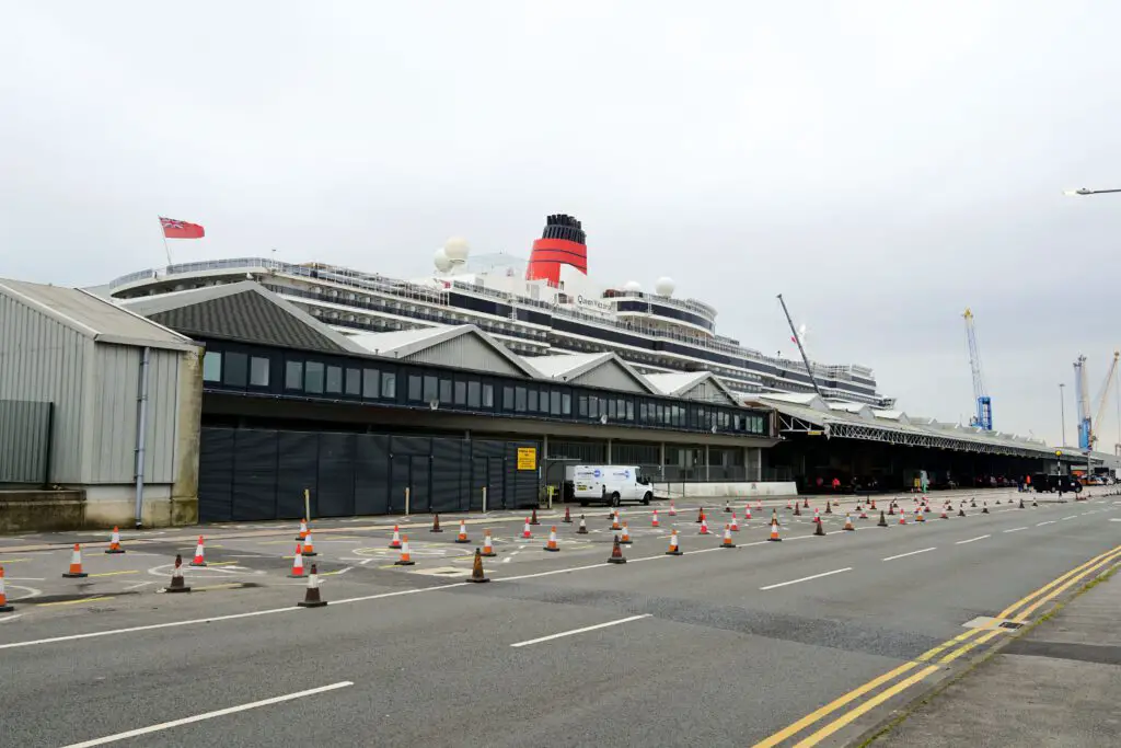 Queen Victoria im Hafen von Southampton