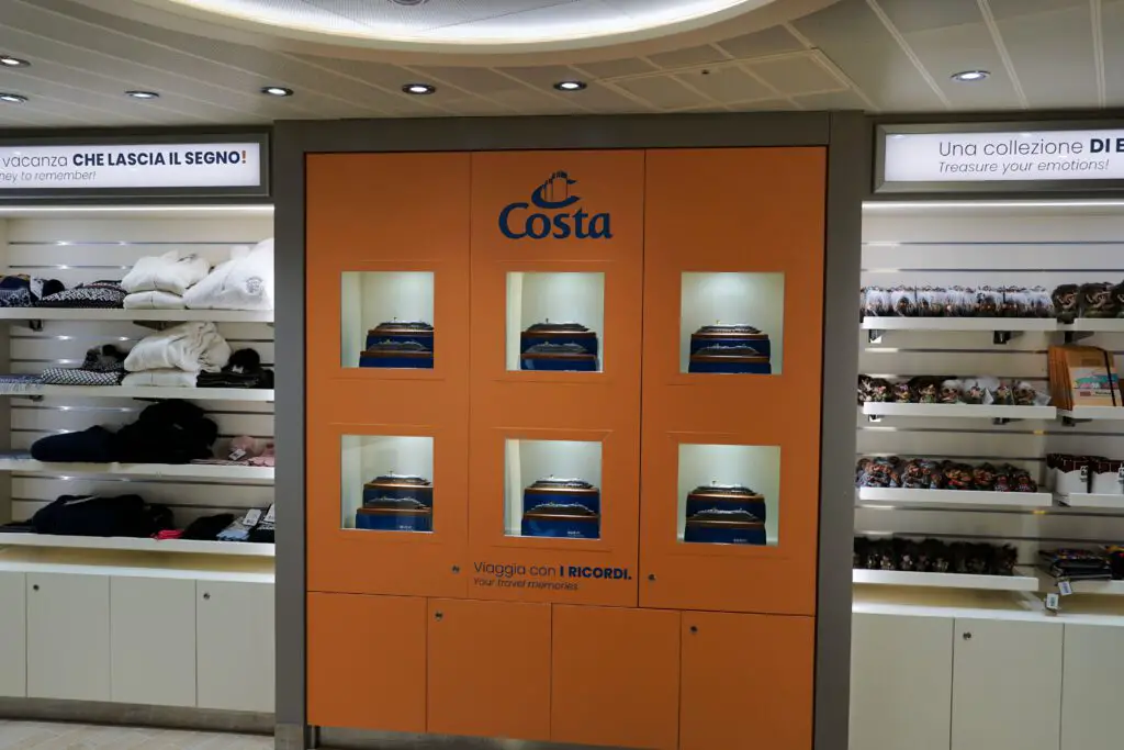 Costa Shop mit Schiffsmodellen auf der Costa Firenze