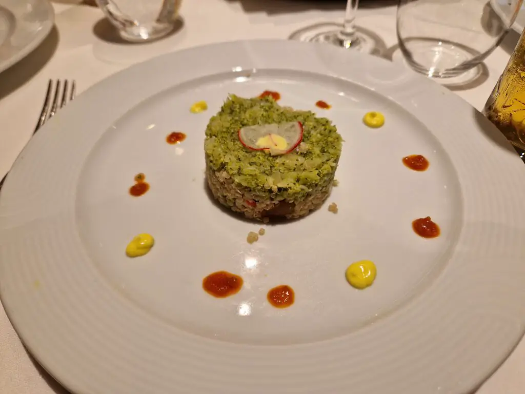 Essen im Restaurant auf dem Kreuzfahrtschiff Costa Firenze