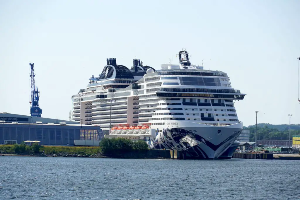 Kreuzfahrtschiff MSC Euribia im Ostuferhafen in Kiel