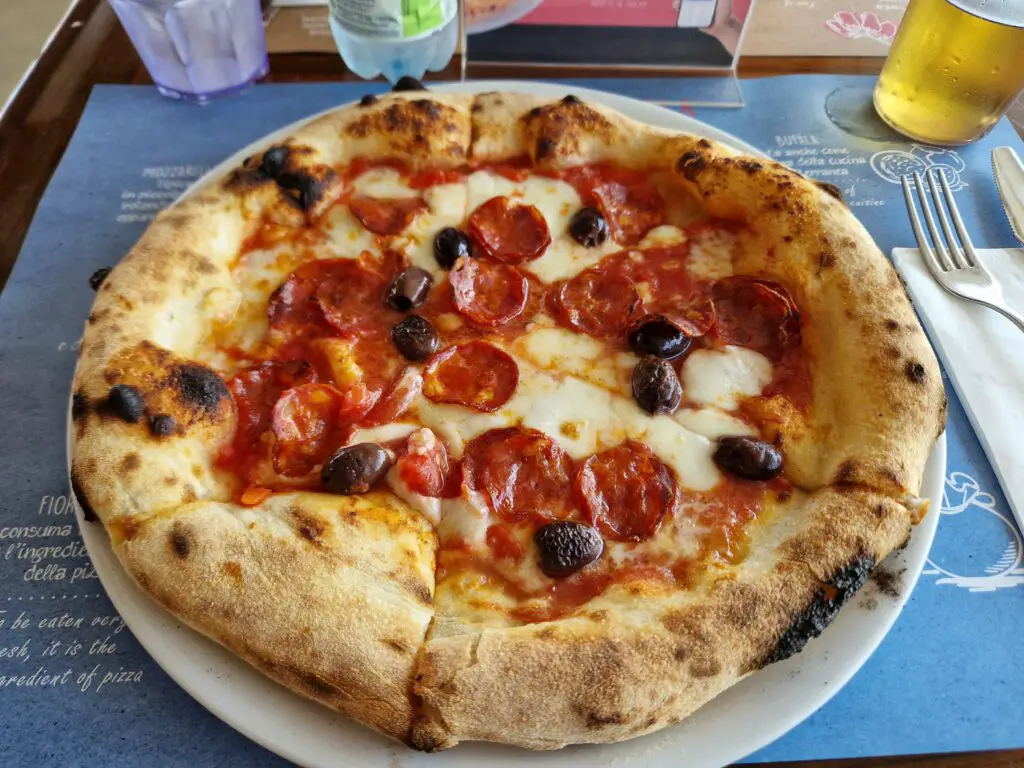 Pizza auf dem Kreuzfahrtschiff Costa Firenze