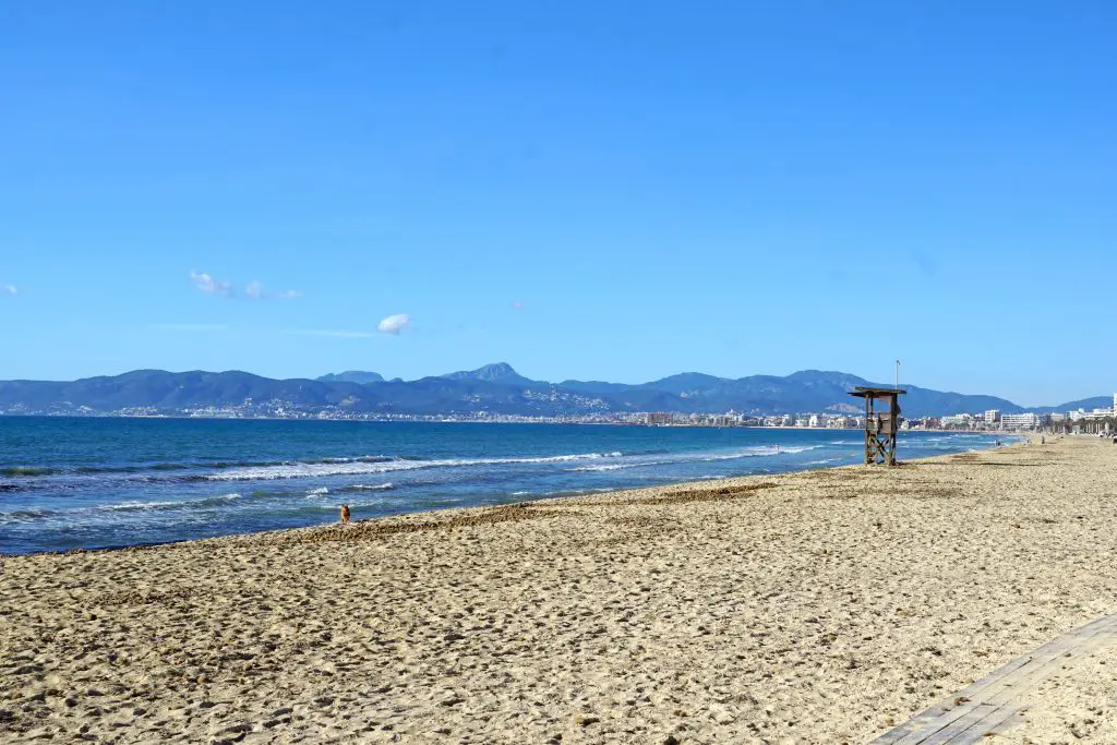 Strand von El Arenal auf Mallorca bei Palma