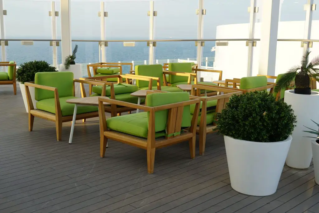 Sitzplätze Lounge Außenbereich Costa Toscana Kreuzfahrtschiff