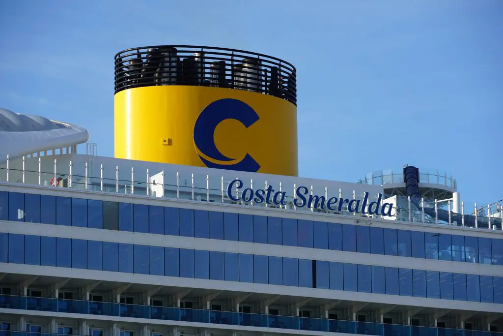 Costa Smeralda Kreuzfahrtschiff Schriftzug