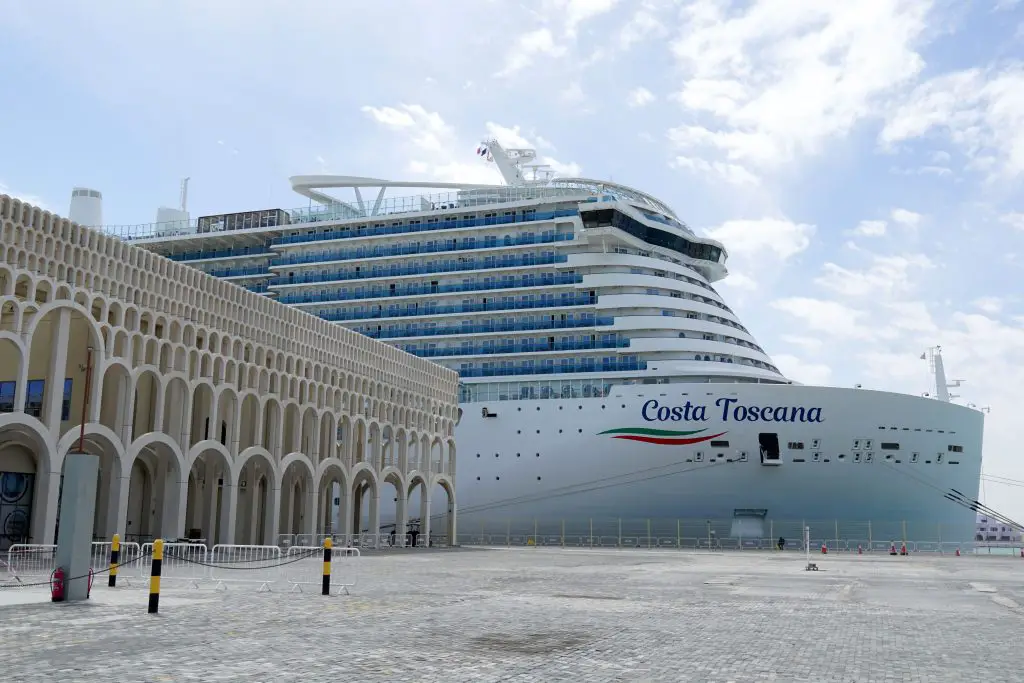 Das Kreuzfahrtschiff Costa Toscana in Doha, Katar